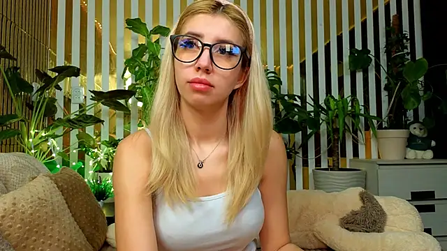 FlowweerGirl online show from December 2025 09:00:01 PM