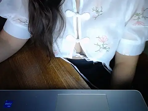 Snapshot of maian_love chatting on December 2025 07:31:02 PM maian love online show from December 2025 07:31:02 PM