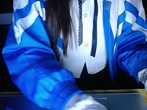 Snapshot of maian_love chatting on February 2026 07:32:01 PM maian love online show from February 2026 07:32:01 PM