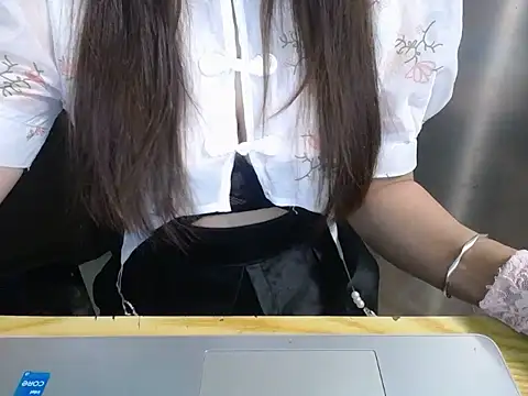 Snapshot of maian_love chatting on March 2026 07:28:02 PM maian love online show from March 2026 07:28:02 PM