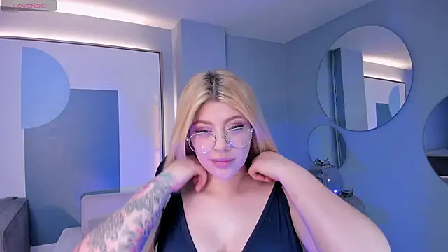 Snapshot of MadisonKane chatting on June 2026 11:13:01 AM MadisonKane online show from June 2026 11:13:01 AM
