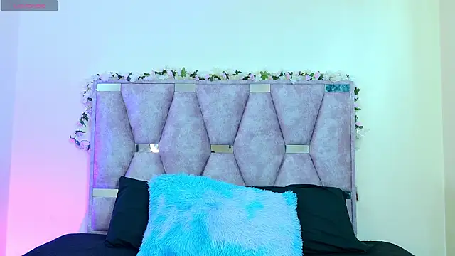 iris and damian online show from April 2026 05:21:02 PM