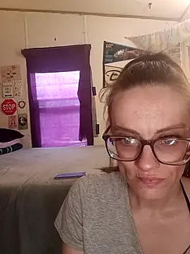 snowbird1117 online show from April 2026 11:32:01 PM