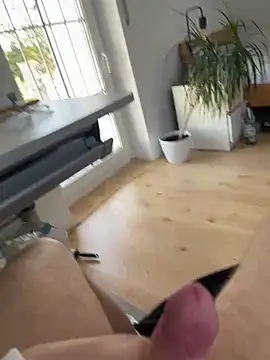 hannes256102 online show from April 2026 09:39:01 AM