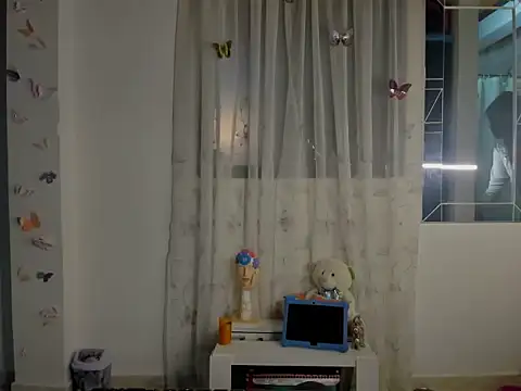 Snapshot of perla-thomson chatting on December 2025 11:25:02 PM perla-thomson online show from December 2025 11:25:02 PM