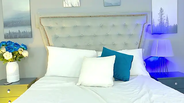 AnnieLeigt online show from February 2026 12:01:02 PM