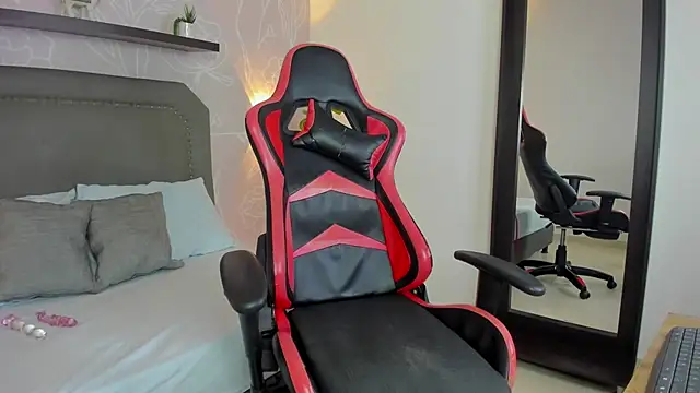 madison saenzz online show from December 2025 07:29:02 PM