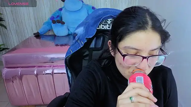 eva smit t online show from March 2026 02:27:02 AM