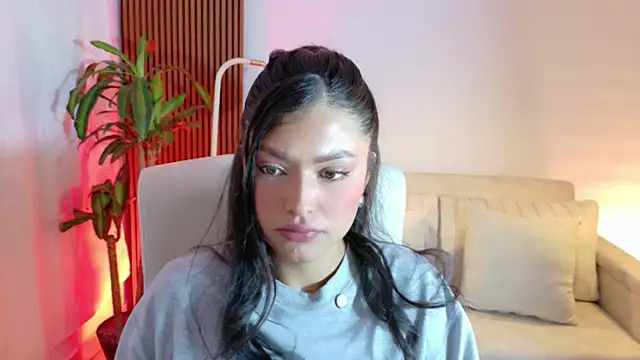 victoria   moon online show from December 2025 01:18:02 PM