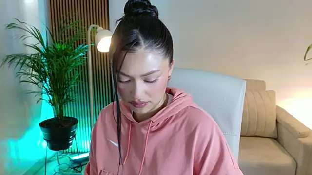 victoria   moon online show from January 2026 01:57:01 PM