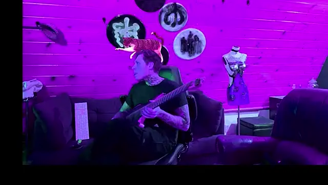 siphonophordustbunny online show from December 2025 01:25:01 AM