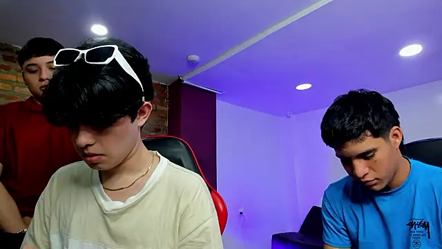 HotThreesoome online show from March 2026 12:21:02 PM