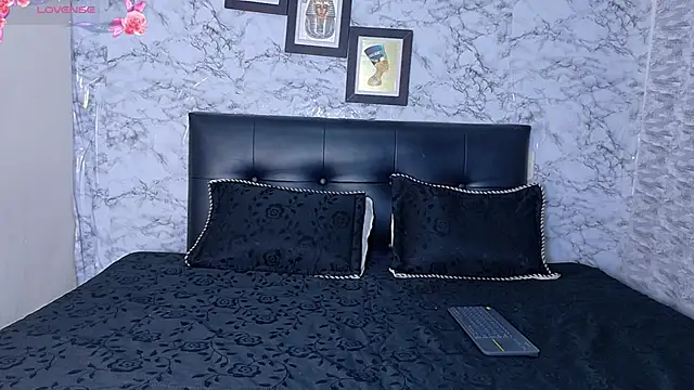 Snapshot of JulietaHazze_ chatting on December 2025 03:24:02 AM JulietaHazze online show from December 2025 03:24:02 AM