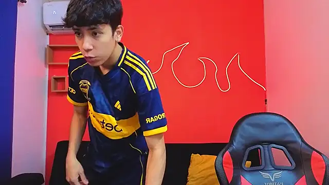 Neo Twink online show from February 2026 01:20:01 PM