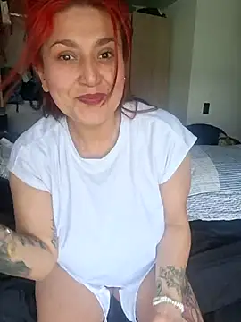 Magenta Moon online show from February 2026 06:48:01 PM