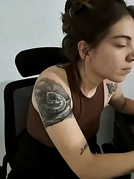 Snapshot of Ceciihot chatting on December 2025 03:13:02 AM Ceciihot online show from December 2025 03:13:02 AM