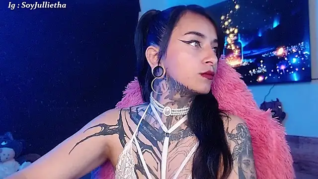 Snapshot of Julls420_ chatting on January 2026 10:14:02 PM Julls420 online show from January 2026 10:14:02 PM