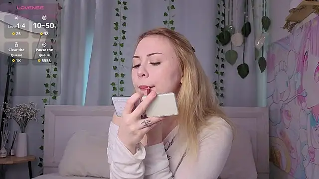 Snapshot of kaity_berry chatting on February 2026 09:08:02 AM kaity berry online show from February 2026 09:08:02 AM