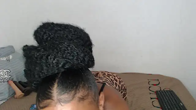 Belle2556 online show from December 2025 07:28:02 AM