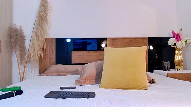 Snapshot of LucyHanks chatting on March 2026 12:12:02 PM LucyHanks online show from March 2026 12:12:02 PM