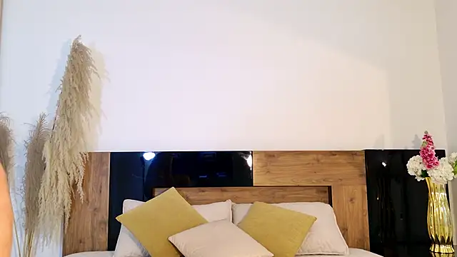 LucyHanks online show from March 2026 12:38:01 PM