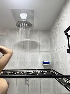 Estefania Velez online show from March 2026 06:02:01 PM