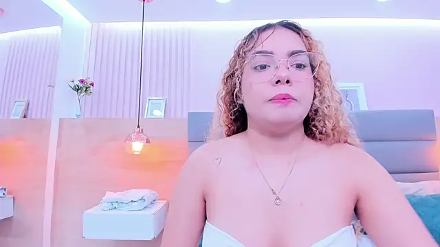 abril dolly online show from December 2025 05:50:01 PM