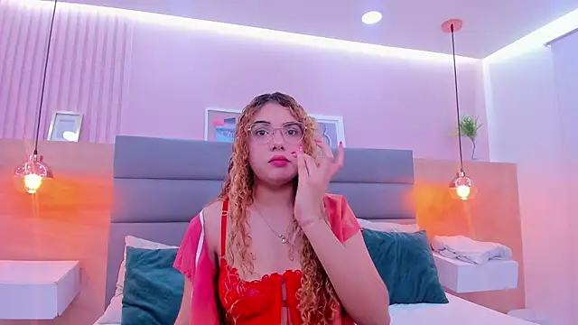 abril dolly online show from December 2025 12:10:01 PM