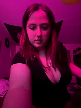 lunaazulxo online show from December 2025 10:46:01 AM