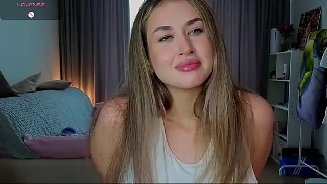 Snapshot of KiraBodrick chatting on July 2026 03:32:01 PM KiraBodrick online show from July 2026 03:32:01 PM