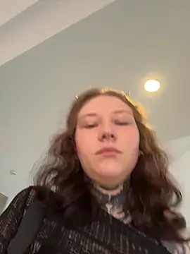 Snapshot of FionaMurr chatting on December 2025 02:05:02 AM FionaMurr online show from December 2025 02:05:02 AM