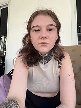 Snapshot of FionaMurr chatting on December 2025 02:06:01 AM FionaMurr online show from December 2025 02:06:01 AM