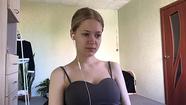 ZaidaSchwarten online show from May 2026 05:23:02 AM
