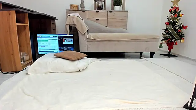 classy medea online show from December 2025 01:33:02 AM