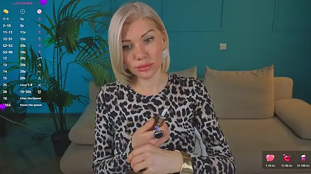 Snapshot of Lindsi_Luvviv chatting on June 2026 04:37:02 PM Lindsi Luvviv online show from June 2026 04:37:02 PM