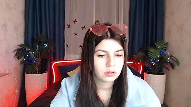 KisaModel online show from December 2025 01:18:02 PM