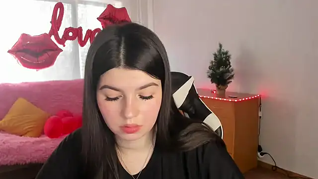 KisaModel online show from February 2026 07:37:01 AM