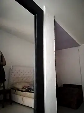 supreme nahomy online show from January 2026 12:40:01 PM