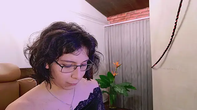 Snapshot of Shelly_bat chatting on July 2026 10:25:02 PM Shelly bat online show from July 2026 10:25:02 PM