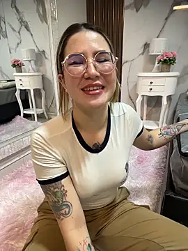 Annyhathatway online show from May 2026 01:13:01 AM