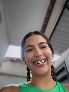 Snapshot of Valeria-escobar chatting on June 2026 12:22:01 PM Valeria-escobar online show from June 2026 12:22:01 PM