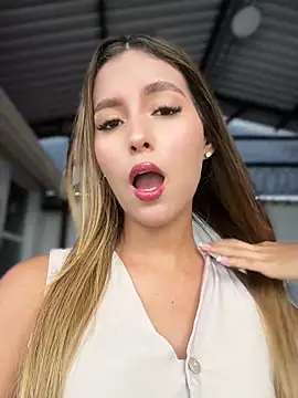 Snapshot of Valeria-escobar chatting on July 2026 11:34:02 AM Valeria-escobar online show from July 2026 11:34:02 AM