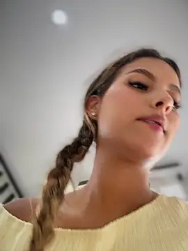 Snapshot of Valeria-escobar chatting on July 2026 04:39:33 PM Valeria-escobar online show from July 2026 04:39:33 PM