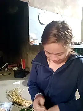 little-effy online show from March 2026 08:10:02 AM