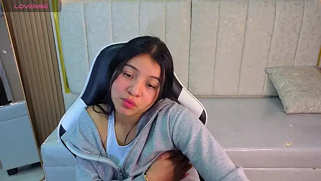 Snapshot of Sofi_Adams_Tx chatting on December 2025 01:39:02 PM Sofi Adams Tx online show from December 2025 01:39:02 PM