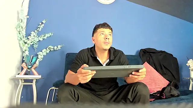 MagnusKnight  online show from February 2026 06:15:01 PM