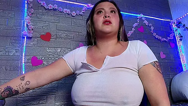 Snapshot of emma_honey__ chatting on December 2025 11:44:01 PM emma honey online show from December 2025 11:44:01 PM