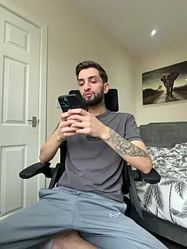 Juliann69Ramiro online show from February 2026 01:33:02 PM