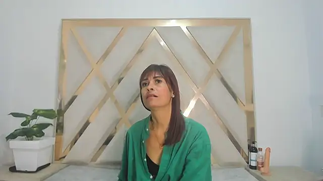 Snapshot of Selenaasm chatting on February 2026 09:00:02 PM Selenaasm online show from February 2026 09:00:02 PM