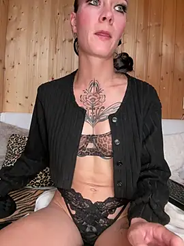Snapshot of dein_traumchen chatting on June 2026 04:17:01 PM dein traumchen online show from June 2026 04:17:01 PM